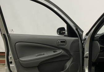 Подержанный автомобиль Nissan Almera Classic 2013 года (15 фото)