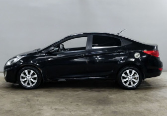 Подержанный автомобиль Hyundai Solaris Sedan 2011 года (8 фото)