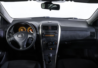 Подержанный автомобиль Toyota Corolla Sedan 2008 года (13 фото)