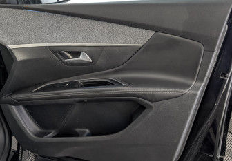 Подержанный автомобиль Peugeot 5008 Suv 2018 года (25 фото)