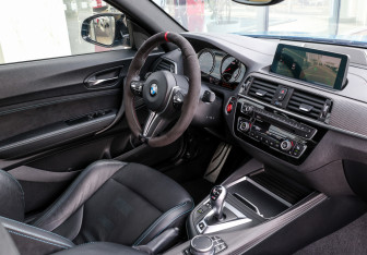 Подержанный автомобиль BMW M2 2021 года (10 фото)