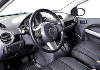 Подержанный автомобиль Mazda 2 Hatchback 2008 года (14 фото)