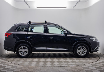 Подержанный автомобиль Mitsubishi Outlander 2016 года (6 фото)