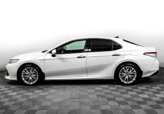 Подержанный автомобиль Toyota Camry Sedan 2019 года (3 фото)