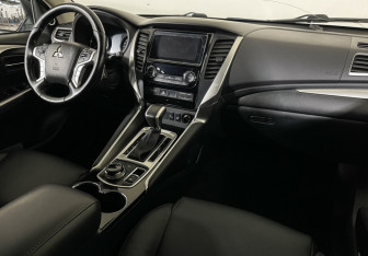 Подержанный автомобиль Mitsubishi Pajero Sport 2018 года (9 фото)