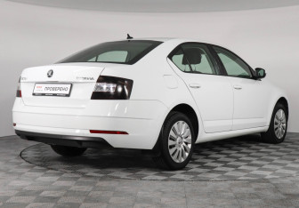 Подержанный автомобиль Skoda Octavia Liftback 2018 года (5 фото)