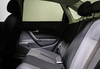 Подержанный автомобиль Volkswagen Polo Sedan 2016 года (15 фото)