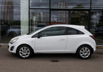 Подержанный автомобиль Opel Corsa 2013 года (8 фото)