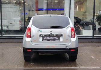 Подержанный автомобиль Renault Duster 2013 года (7 фото)