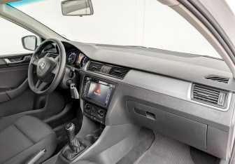 Подержанный автомобиль Skoda Rapid Liftback 2018 года (11 фото)