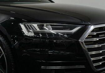 Подержанный автомобиль Audi A8 2019 года (31 фото)