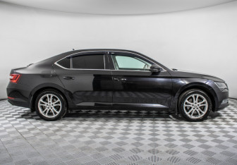 Подержанный автомобиль Skoda Superb Liftback 2018 года (4 фото)