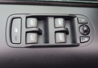 Подержанный автомобиль Land Rover Freelander 2013 года (11 фото)