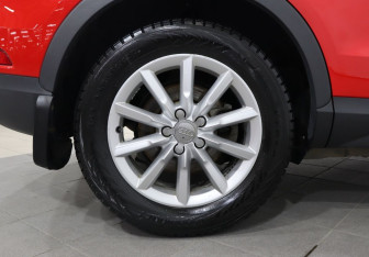 Подержанный автомобиль Audi Q3 2015 года (9 фото)