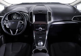 Подержанный автомобиль Ford S-MAX 2018 года (12 фото)