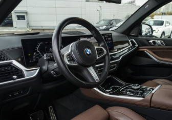 Подержанный автомобиль BMW X5 2023 года (16 фото)