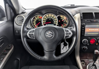 Подержанный автомобиль Suzuki Grand Vitara 2015 года (21 фото)