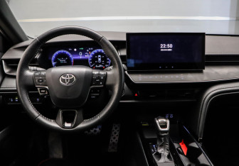 Подержанный автомобиль Toyota Camry Sedan 2024 года (8 фото)