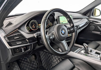 Подержанный автомобиль BMW X5 2018 года (16 фото)