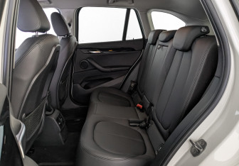 Подержанный автомобиль BMW X1 2018 года (18 фото)