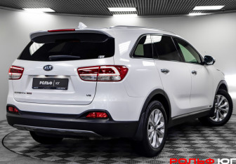 Подержанный автомобиль Kia Sorento 2017 года (22 фото)