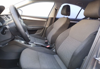 Подержанный автомобиль Skoda Octavia Liftback 2015 года (10 фото)