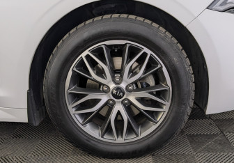 Подержанный автомобиль Kia K5 2020 года (12 фото)