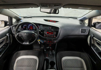 Подержанный автомобиль Kia Ceed Wagon 2013 года (11 фото)