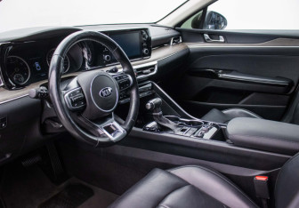 Подержанный автомобиль Kia K5 2021 года (9 фото)