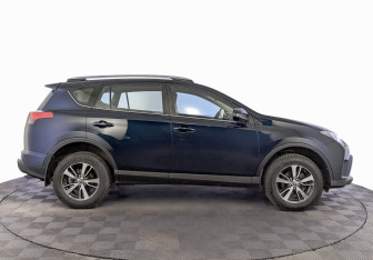 Подержанный автомобиль Toyota RAV4 2018 года (4 фото)