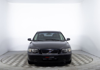 Подержанный автомобиль Volvo S60 2004 года (2 фото)