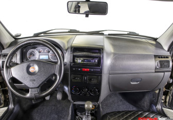 Подержанный автомобиль Fiat Albea 2010 года (12 фото)