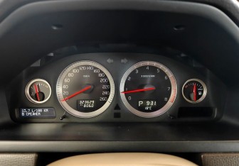 Подержанный автомобиль Volvo XC90 2012 года (13 фото)