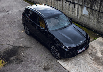 Подержанный автомобиль BMW X5 2024 года (3 фото)