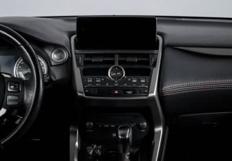 Подержанный автомобиль Lexus NX 2018 года (13 фото)