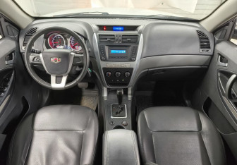 Подержанный автомобиль Geely Emgrand X7 2014 года (13 фото)