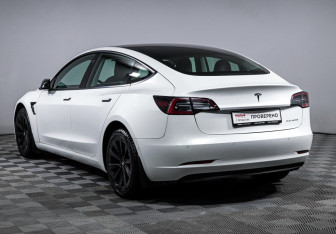 Подержанный автомобиль Tesla Model 3 2021 года (7 фото)