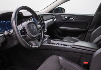 Подержанный автомобиль Volvo V60 Cross Country 2019 года (10 фото)
