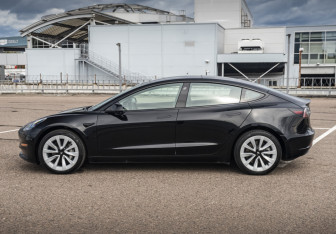Подержанный автомобиль Tesla Model 3 2022 года (8 фото)