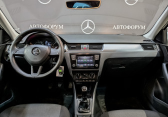 Подержанный автомобиль Skoda Rapid Liftback 2019 года (14 фото)