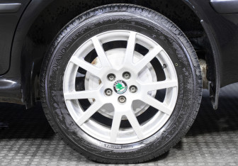Подержанный автомобиль Skoda Octavia Liftback 2008 года (19 фото)