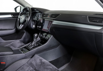 Подержанный автомобиль Skoda Superb Liftback 2017 года (10 фото)