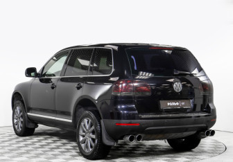 Подержанный автомобиль Volkswagen Touareg 2002 года (5 фото)