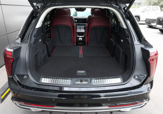 Подержанный автомобиль Hongqi E-HS9 2020 года (9 фото)