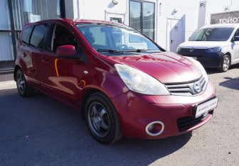 Подержанный автомобиль Nissan Note 2013 года (3 фото)