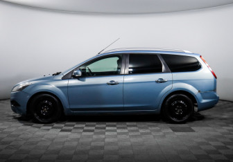 Подержанный автомобиль Ford Focus Wagon 2010 года (8 фото)