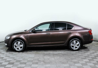 Подержанный автомобиль Skoda Octavia Liftback 2015 года (3 фото)