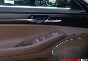 Подержанный автомобиль Genesis G90 2020 года (28 фото)