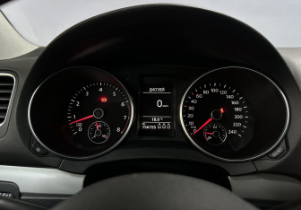 Подержанный автомобиль Volkswagen Golf Hatchback 2012 года (13 фото)