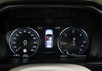 Подержанный автомобиль Volvo XC90 2016 года (13 фото)